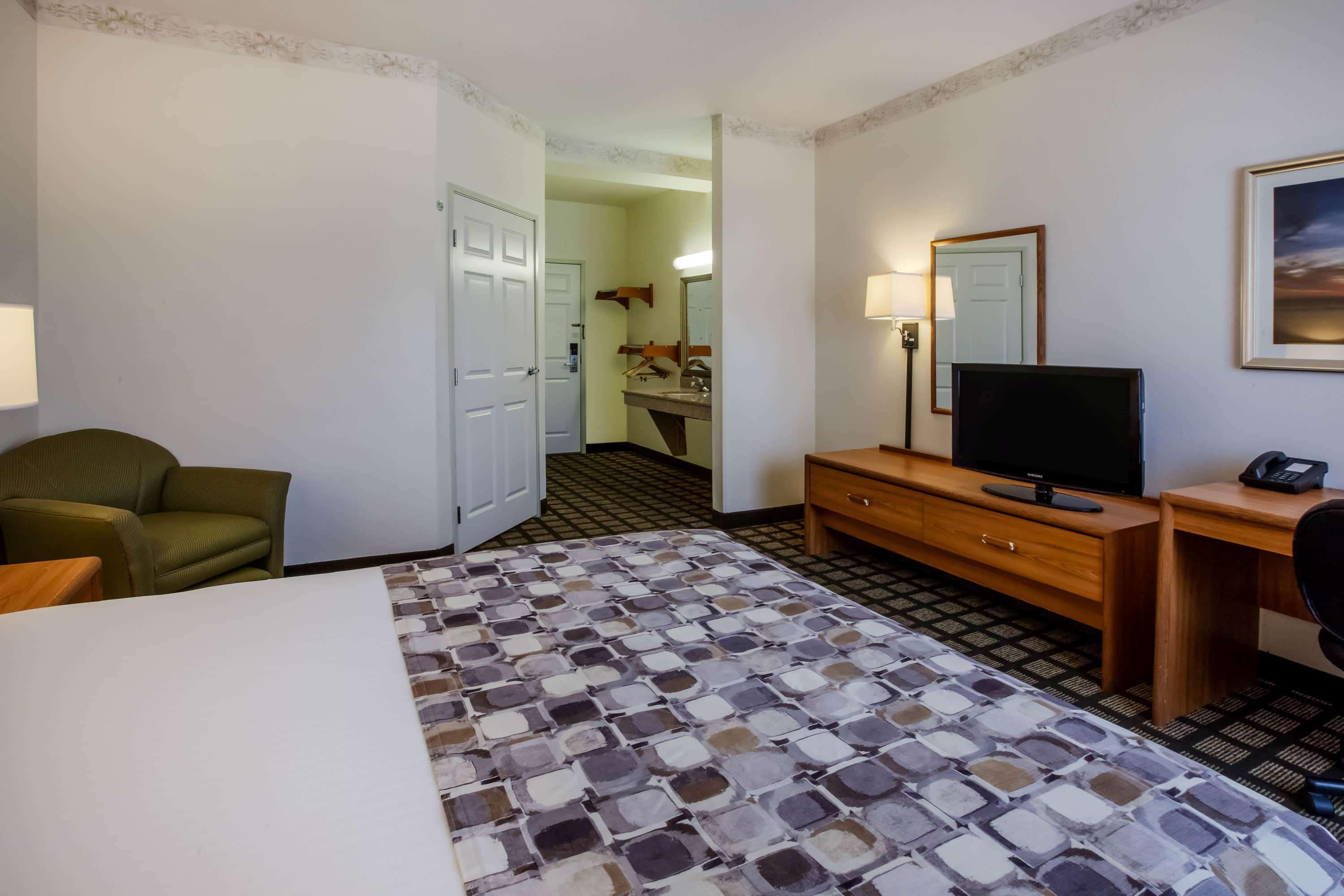 Baymont By Wyndham Mackinaw City Esterno foto