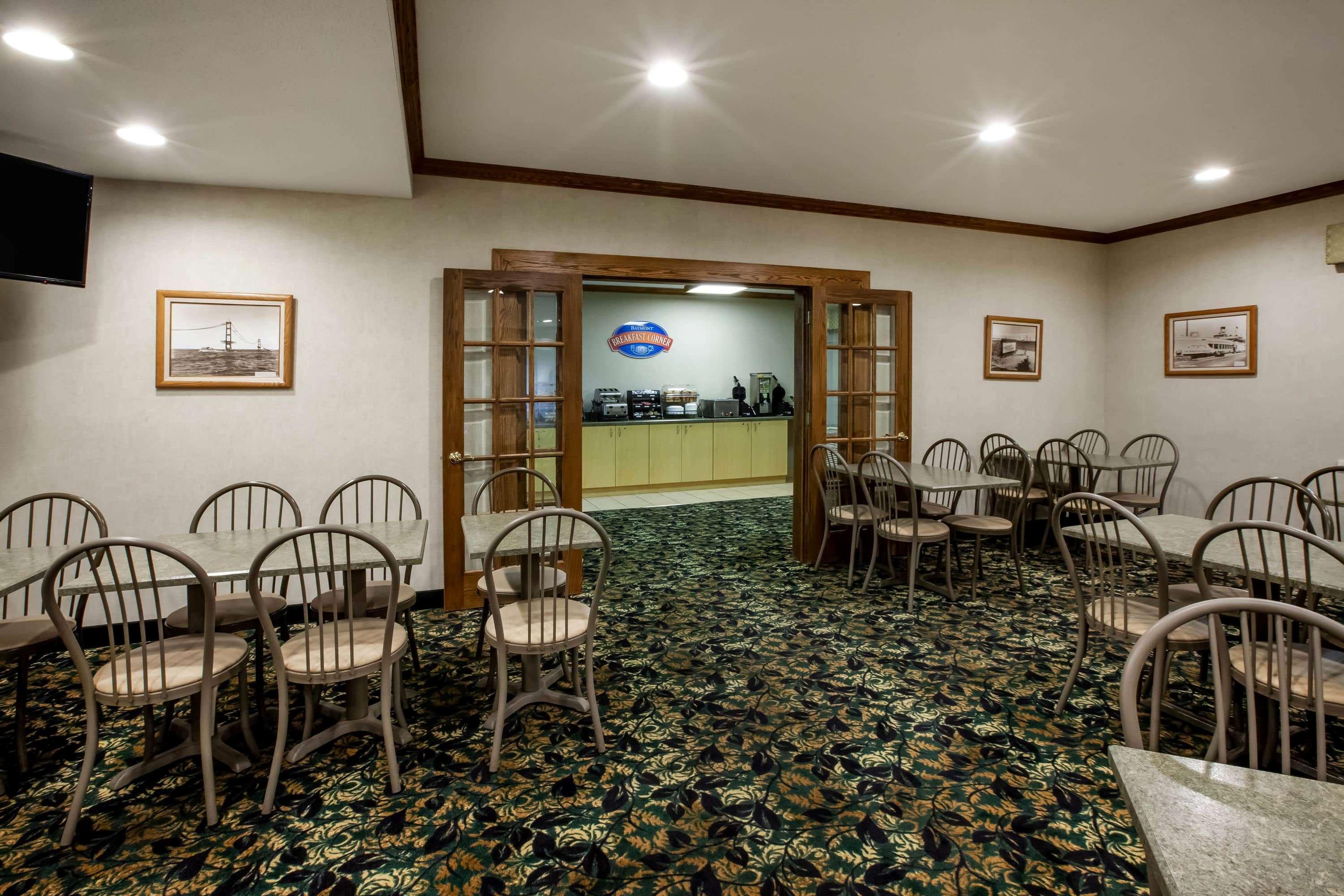 Baymont By Wyndham Mackinaw City Esterno foto
