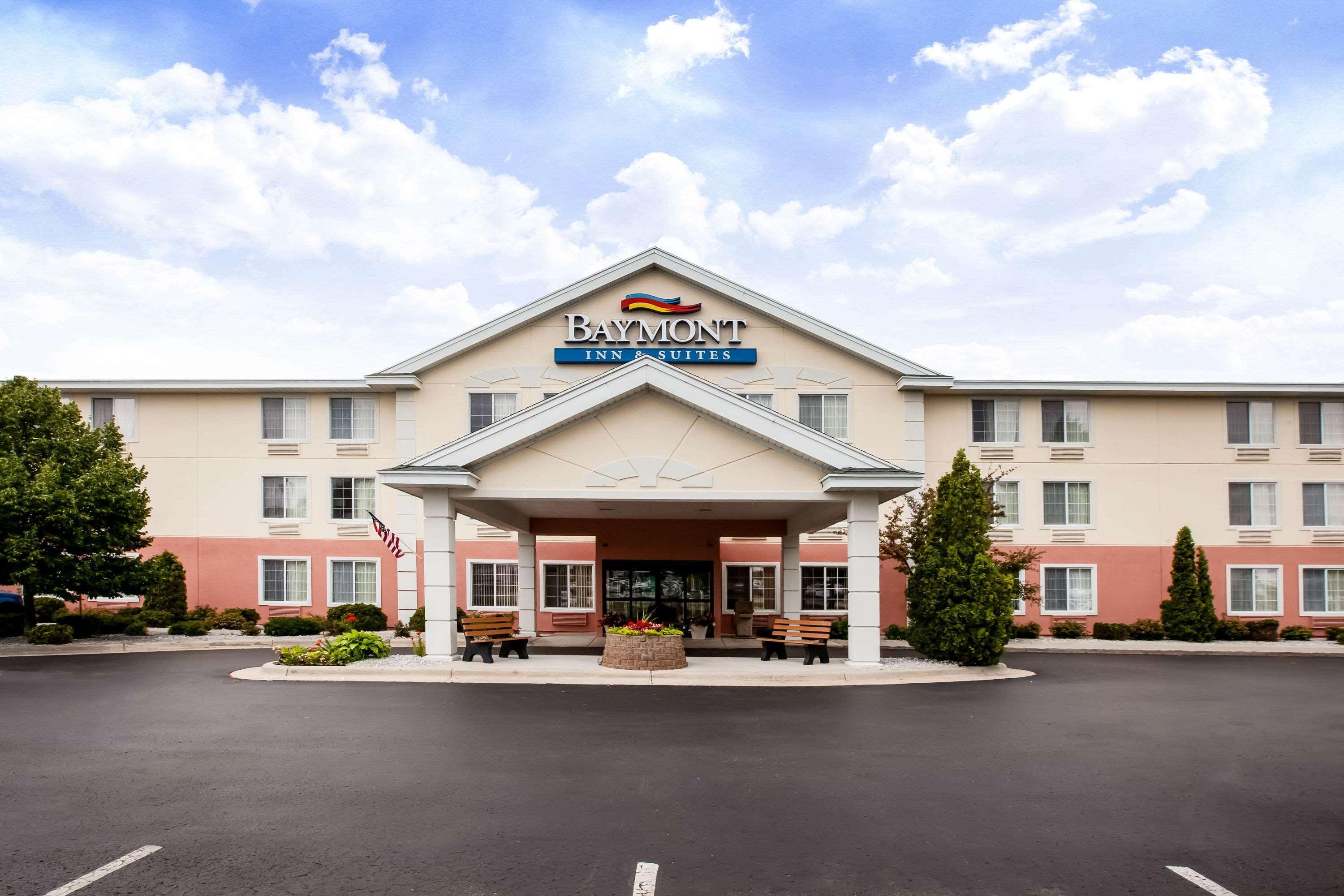 Baymont By Wyndham Mackinaw City Esterno foto