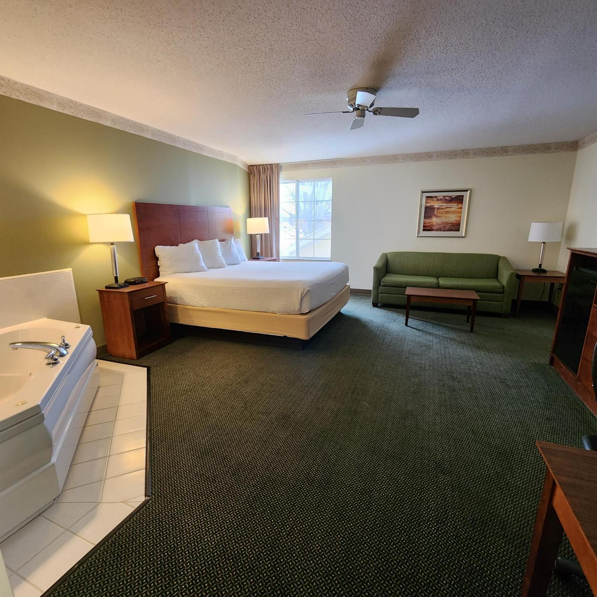 Baymont By Wyndham Mackinaw City Esterno foto