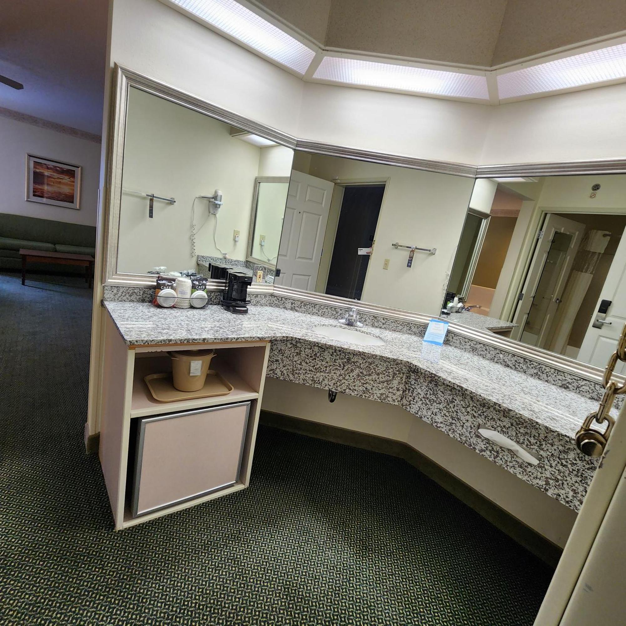 Baymont By Wyndham Mackinaw City Esterno foto