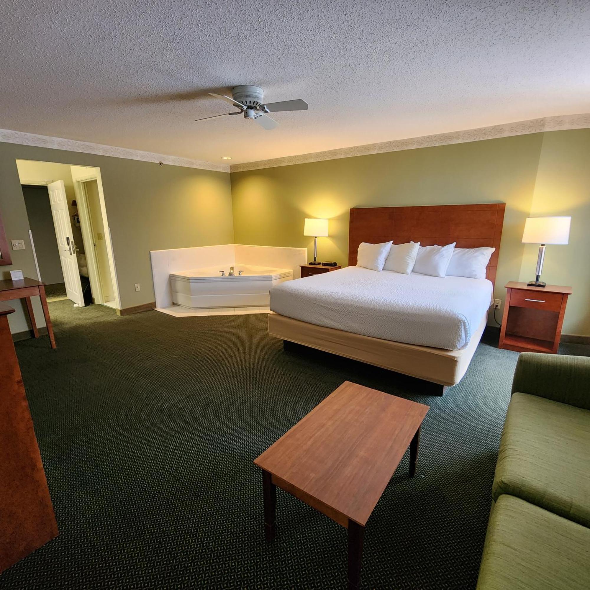 Baymont By Wyndham Mackinaw City Esterno foto