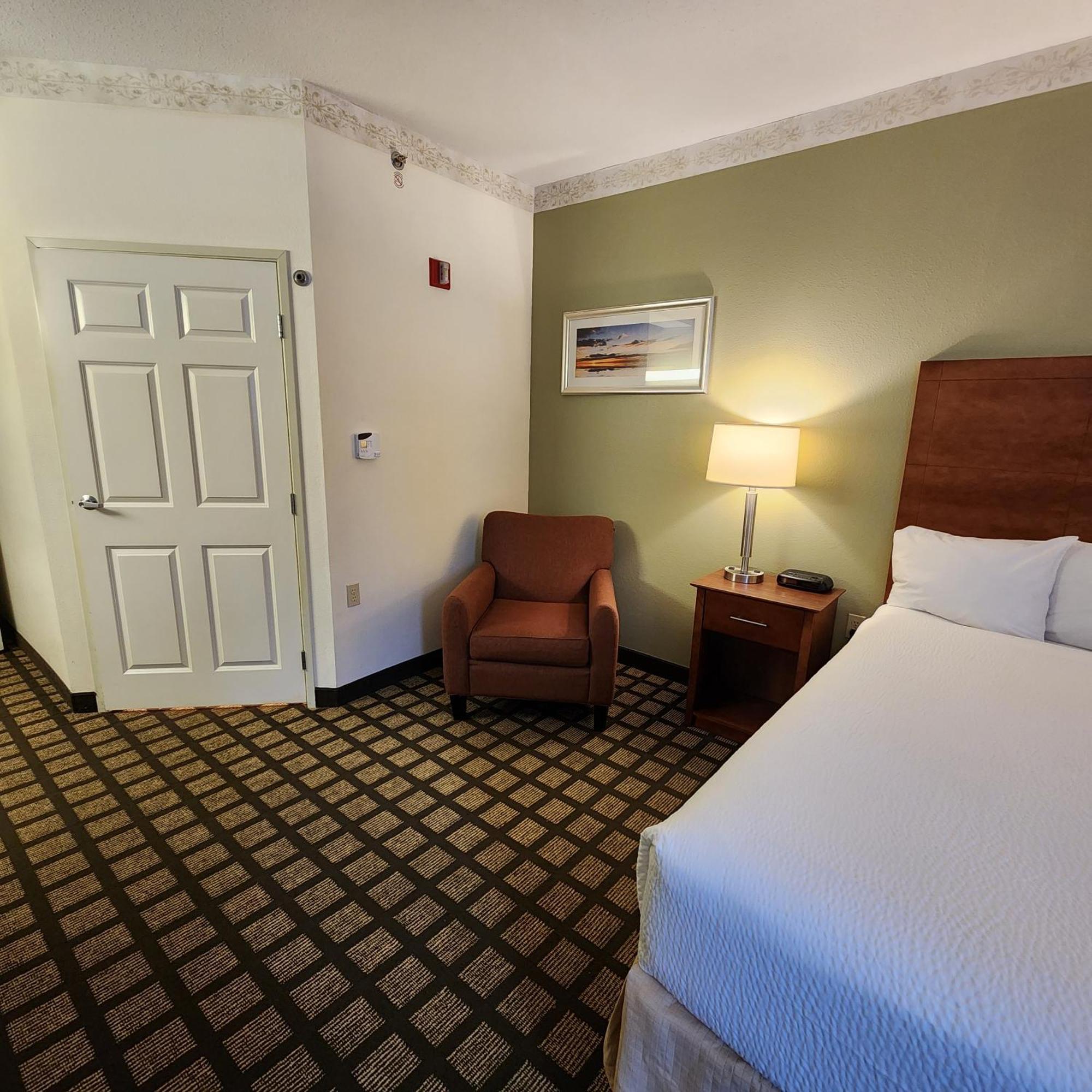 Baymont By Wyndham Mackinaw City Esterno foto