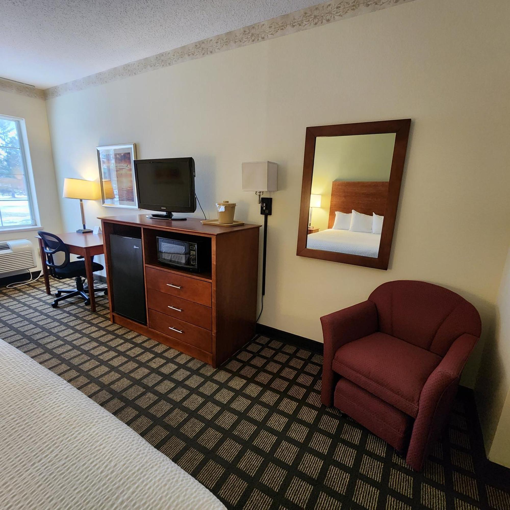 Baymont By Wyndham Mackinaw City Esterno foto