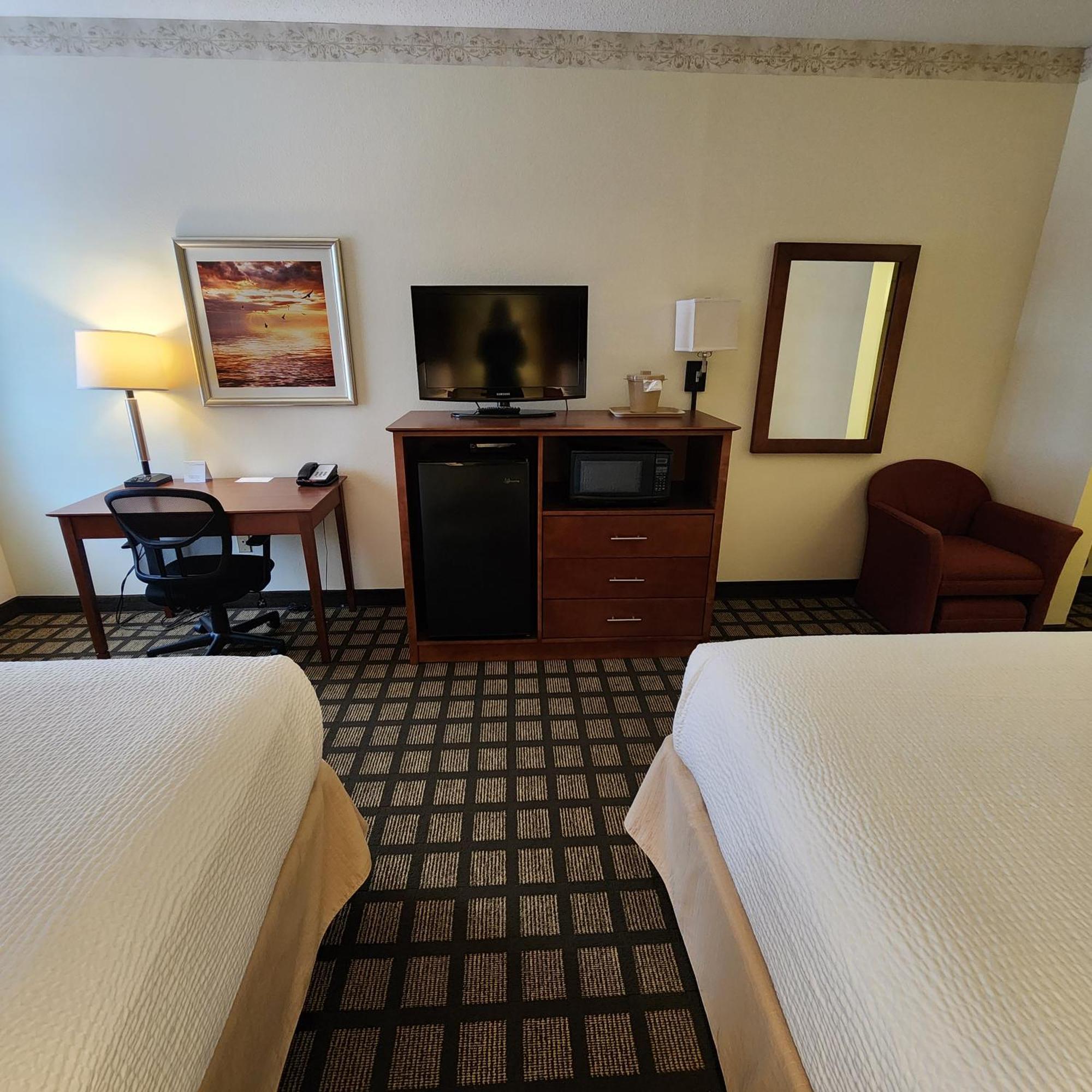 Baymont By Wyndham Mackinaw City Esterno foto